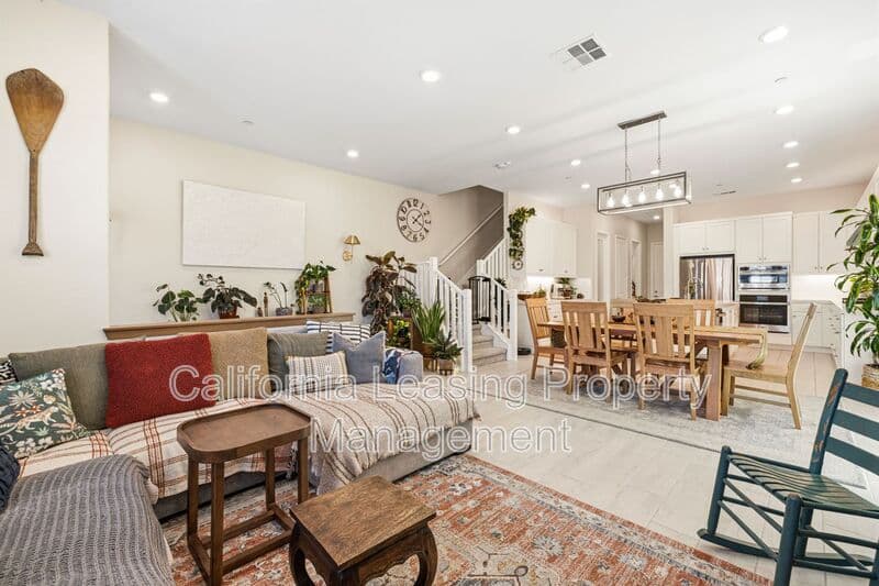 Valencia House: 27233 Red Willow Court
