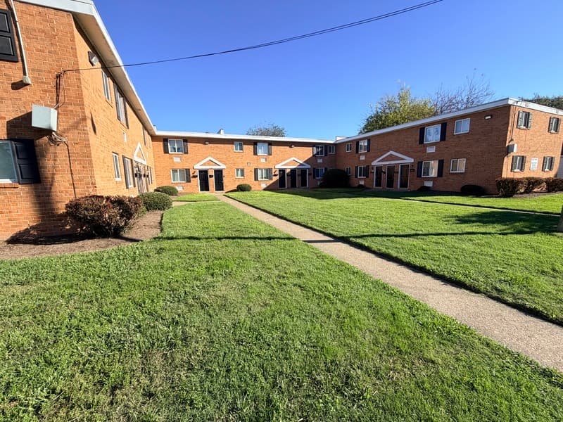 Richmond Condo: 2100 Phaup St