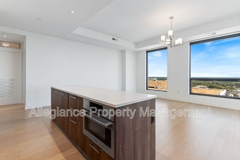 Mclean House: 1650 Silver Hill Dr