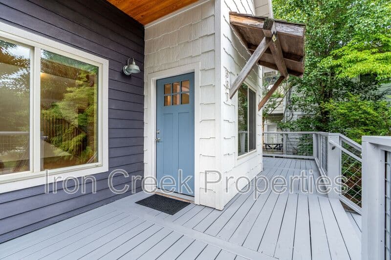 Asheville House: 337 Sand Hill Rd