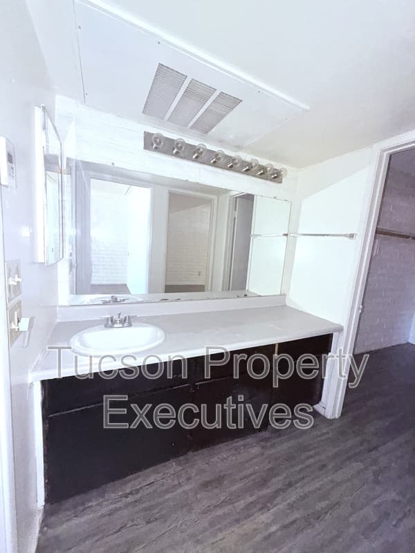 Tucson Condo: 20 North Leonora Avenue - 113