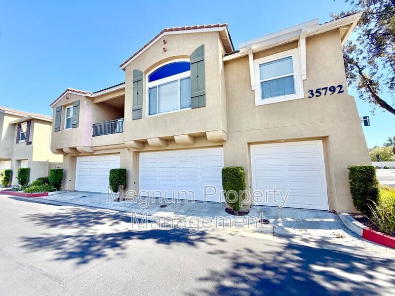 Murrieta House: 35792 Hazelhurst St