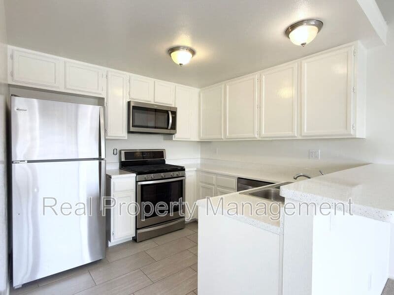Carlsbad Townhome: 2941 Corte Diana