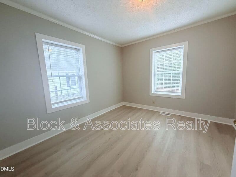 FUQUAY-VARINA House: 135 N WEST ST