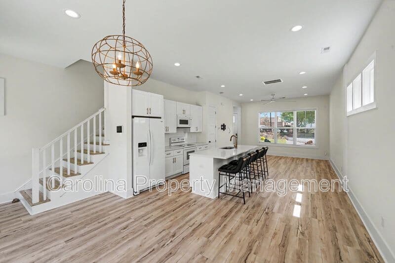 Charlotte House: 1521 Walton Rd