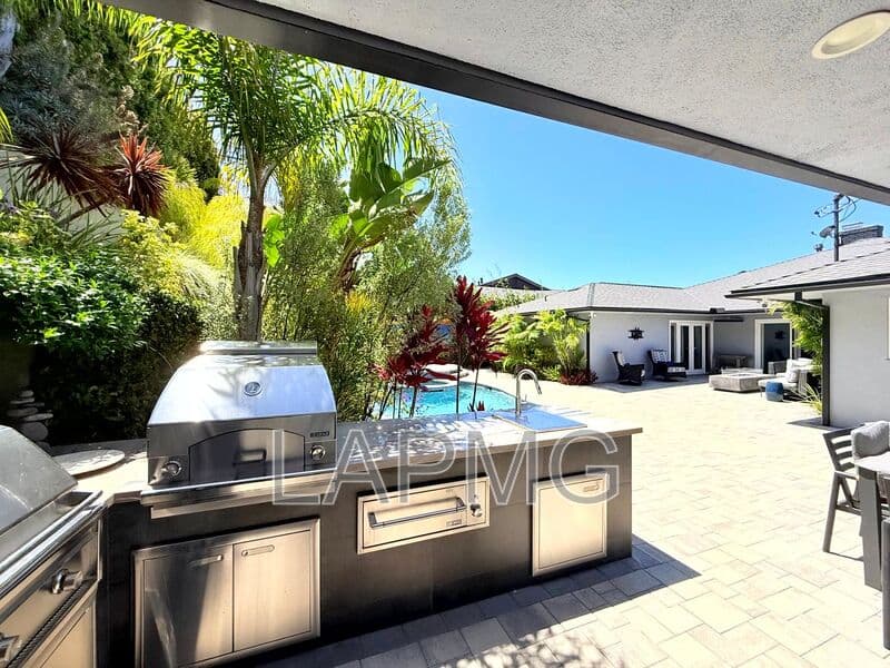 Los Angeles House: 5500 Shenandoah Avenue