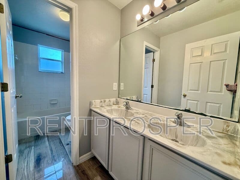 Kissimmee House: 677 Elbridge Dr