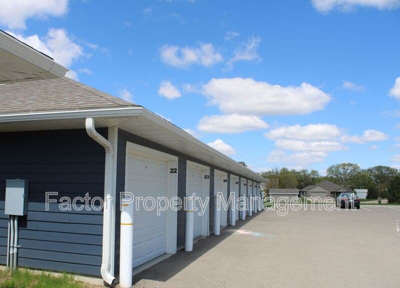 Belle Plaine Apartment: 561 Elk Street South