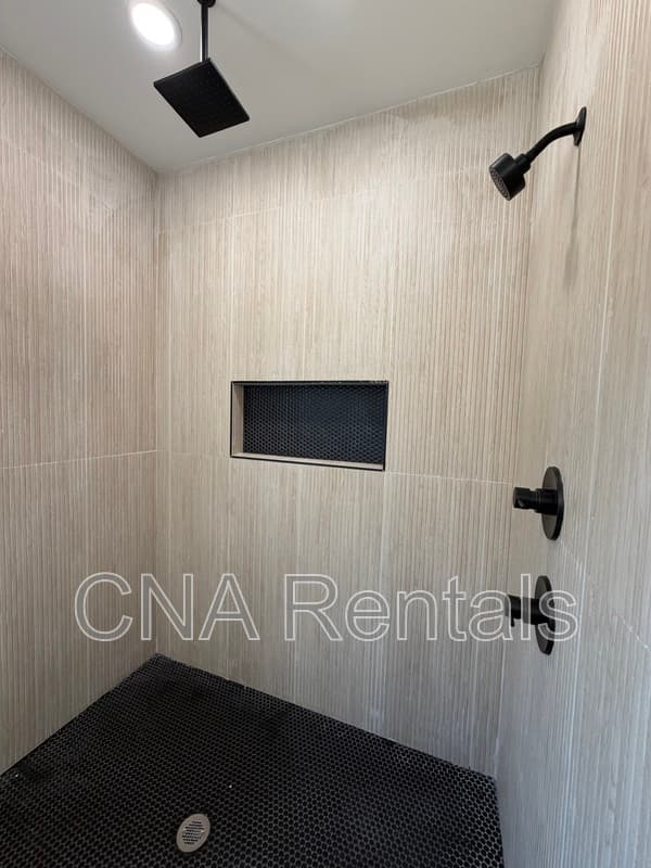 Atlanta House: 294 Roy St
