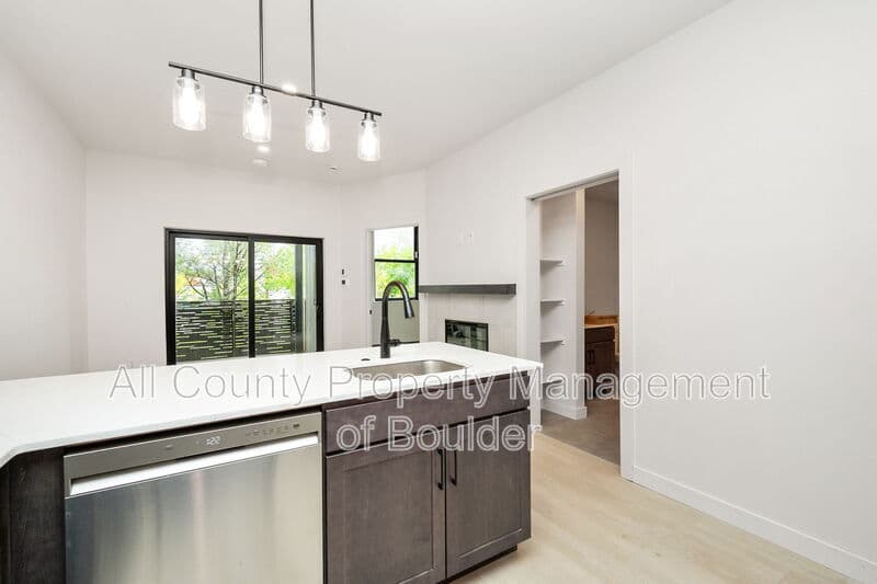 Boulder Condo: 2301 Pearl St