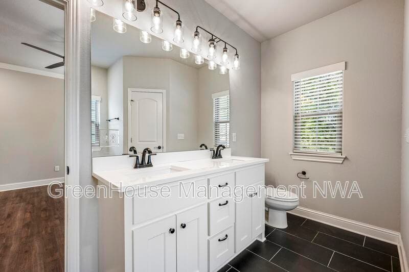 Bella Vista House: 28 Mills Dr