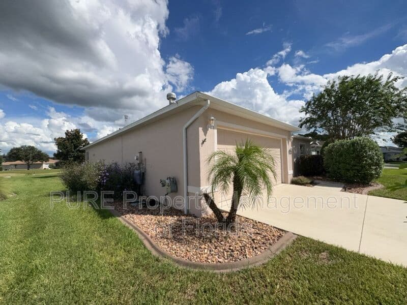 Ocala House: 15939 SW 14th Avenue Rd