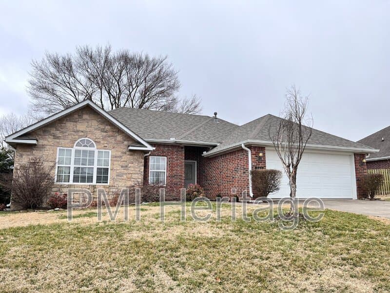 Springdale House: 683 Golden Meadow Ave