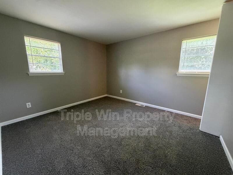 HAZELWOOD House: 7250 HOWDERSHELL RD