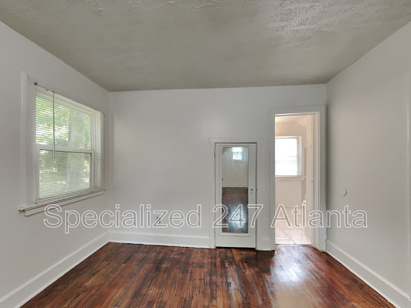 Atlanta House: 542 S Evelyn Pl NW