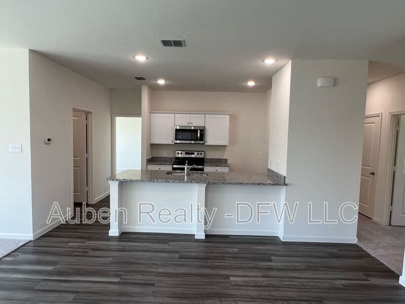Lavon House: 752 Richmond Drive