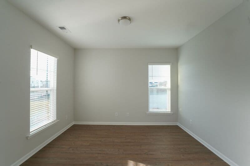 Savannah House: 257 Brookline Dr