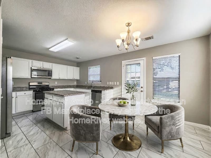Baytown House: 10606 Gold Finch Rd
