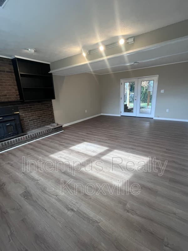 Knoxville House: 10917 Sonja Dr
