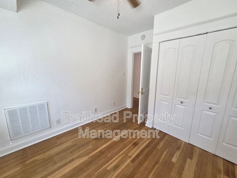 Kansas City House: 3433 Central St
