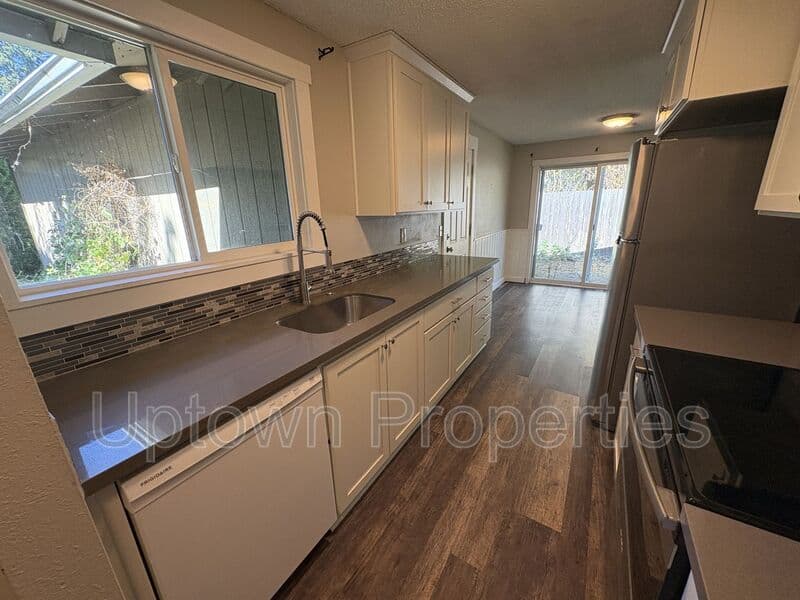 Tigard House: 8120 SW Thorn St