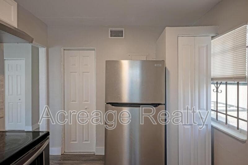 Jacksonville House: 1652 Myrtle Ave N