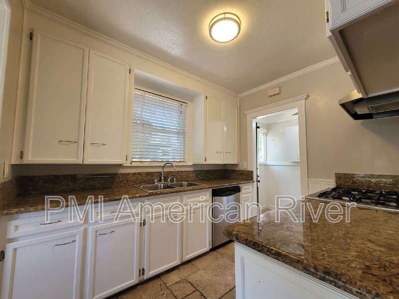 Sacramento House: 2153 7th Ave