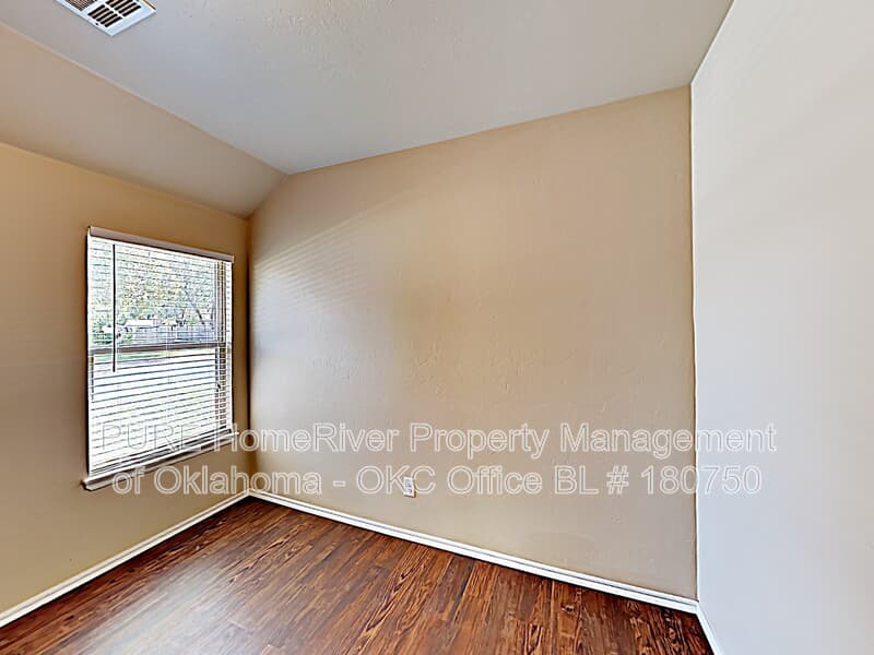Yukon Condo: 11200 Coachmans Rd