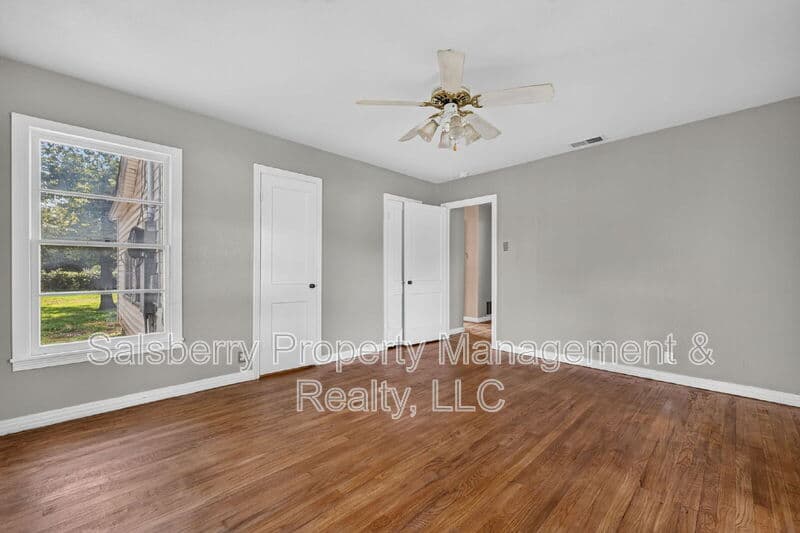 River Oaks House: 4833 Black Oak Lane