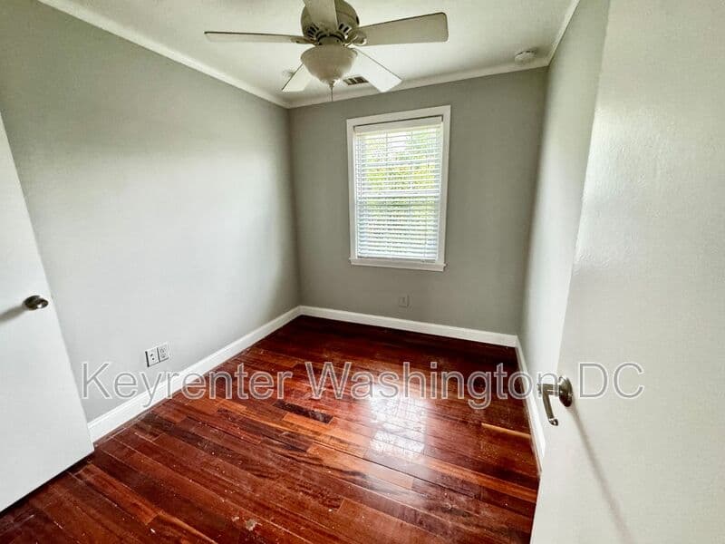 Washington Condo: 3805 W St, SE
