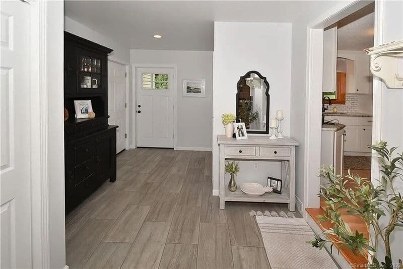 Enfield House: 281 Abbe Rd