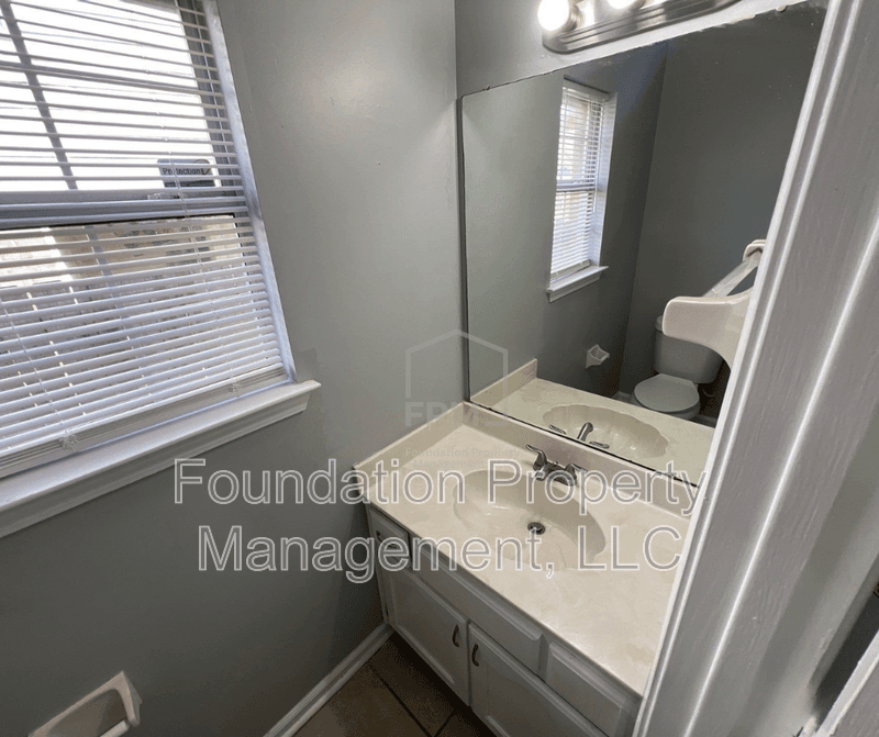 Cordova House: 1530 Estacada Way