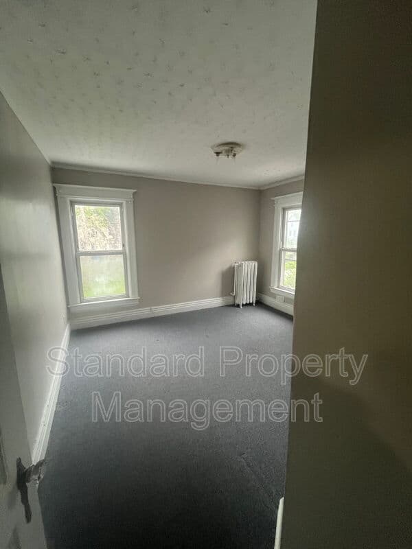 Rochester Condo: 293 Dartmouth St (Apt 2/Up)