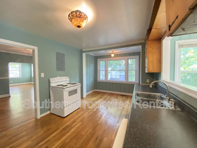 Fayetteville House: 807 Cape Fear Avenue