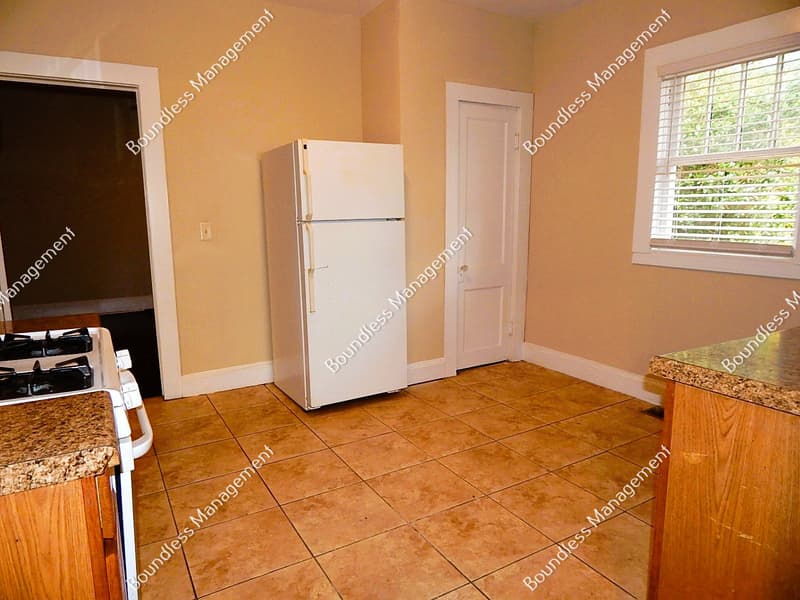 College Park House: 1776 Lyle Ave