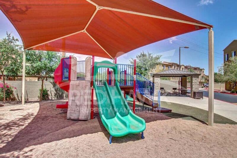 Chandler House: 900 S 94th St