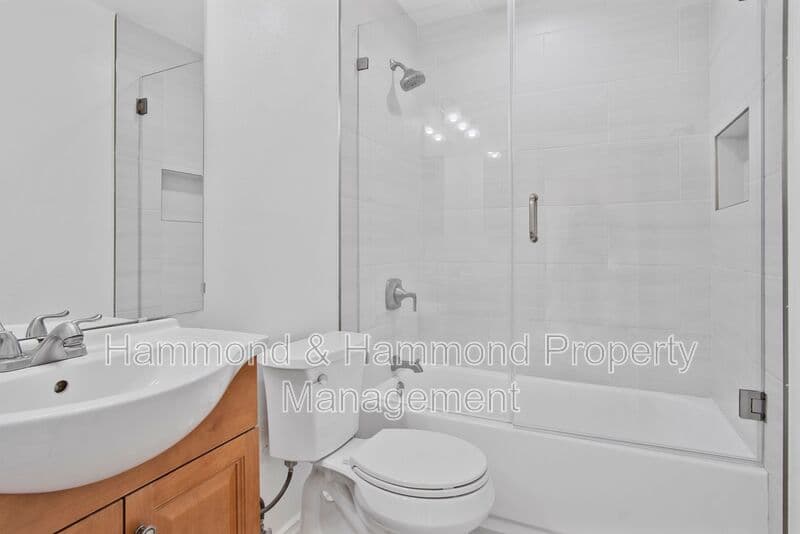 Tarzana Condo: 5700 Etiwanda Ave.