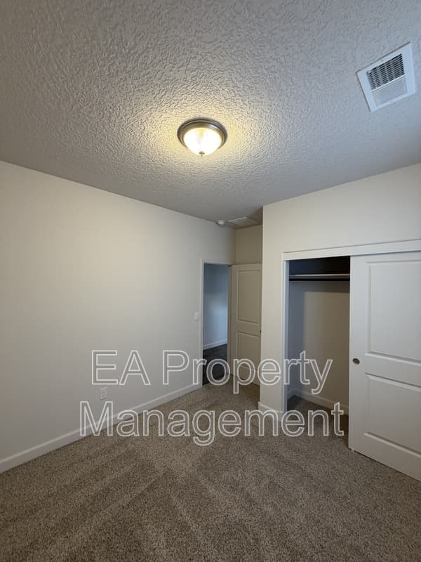 Rio Rancho House: 6742 Clayton Dr NE