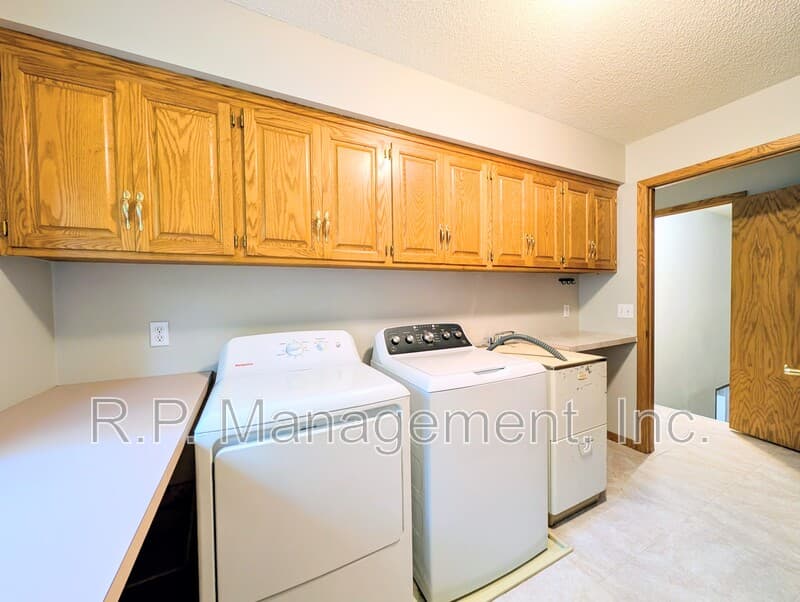Minnetonka House: 4626 Linnea Ln