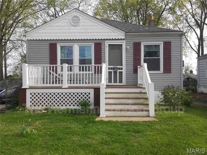 St. Louis House: 142 Monica Drive