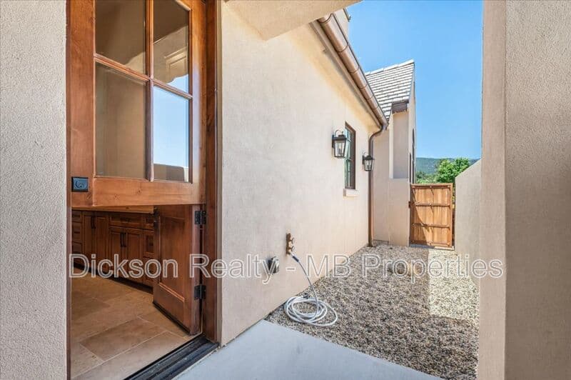Reno House: 6645 De Chardin Lane