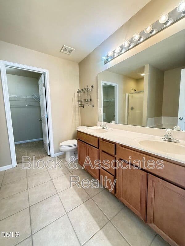 Raleigh House: 9911 Cleaver Ct