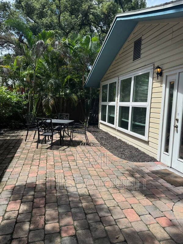 Tampa House: 1403 E Paris St