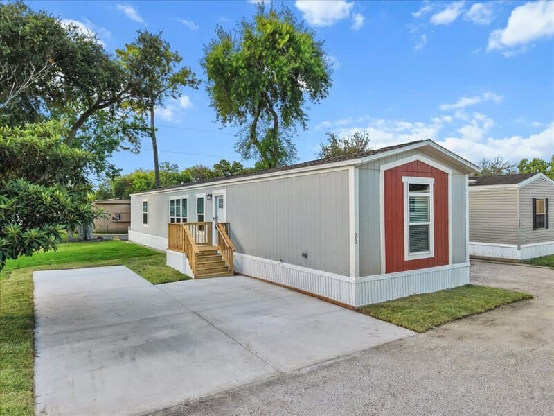 Dickinson House: 102 Fiesta Lane