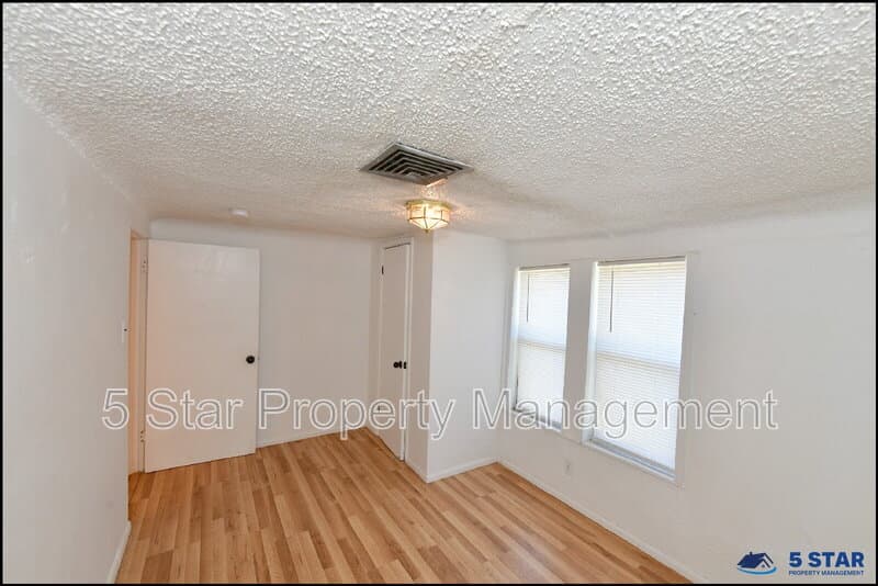 El Paso House: 7817 West Dr