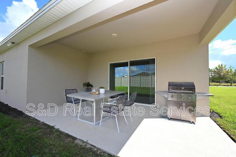 Haines City House: 148 Brinsmead Rd