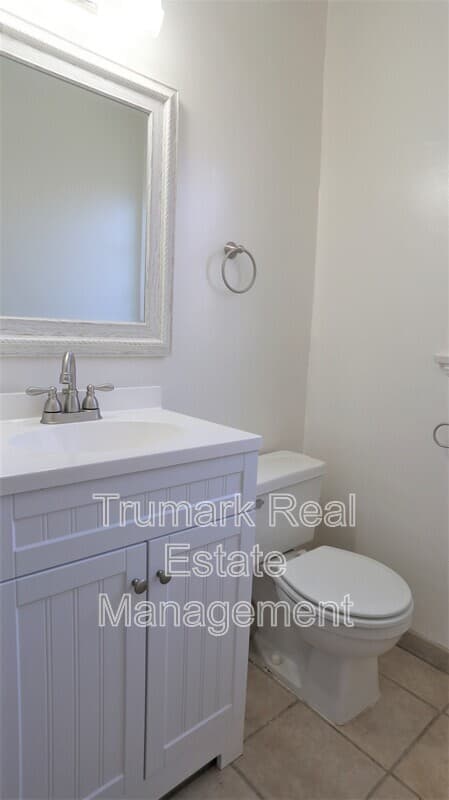 Glendale Condo: 623 W Stocker St