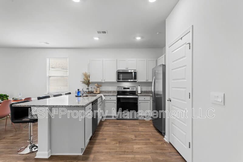 Hinesville House: 89 Hazy Ln