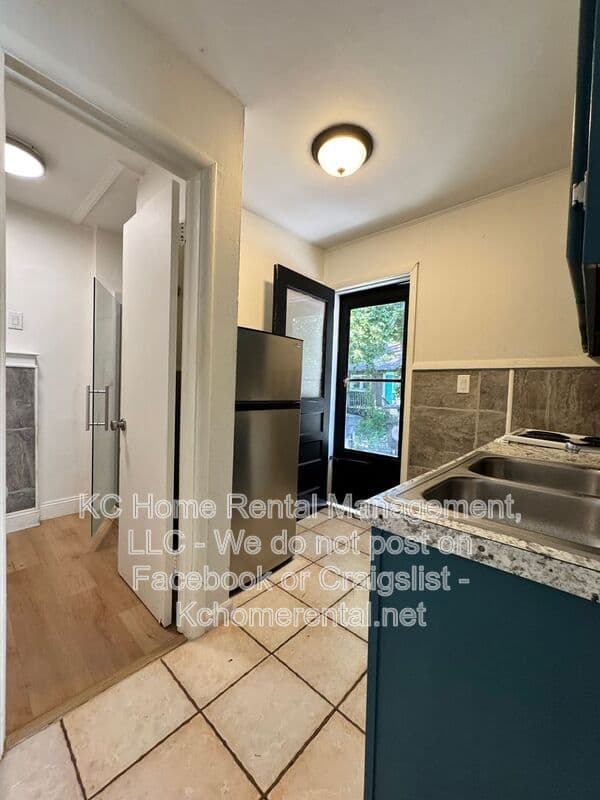 Kansas City House: 4400 NE 46th Terrace 1E