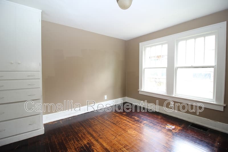 Birmingham House: 8211 Rugby Avenue